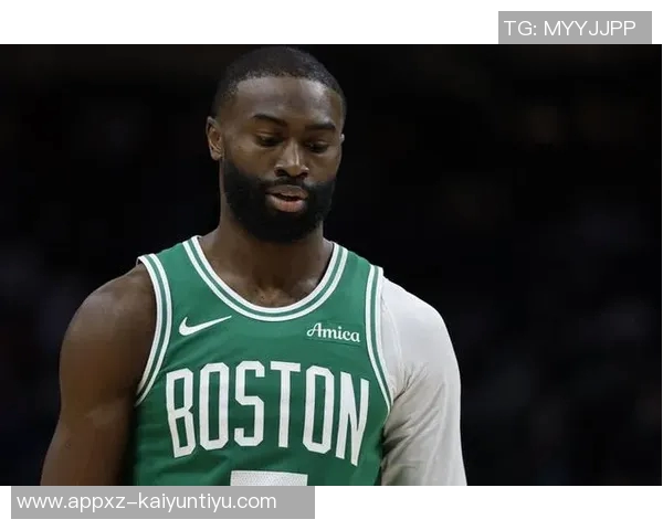 杰伦布朗半场表现平平7投3中三分命中率高但仅得8分助力球队需更努力